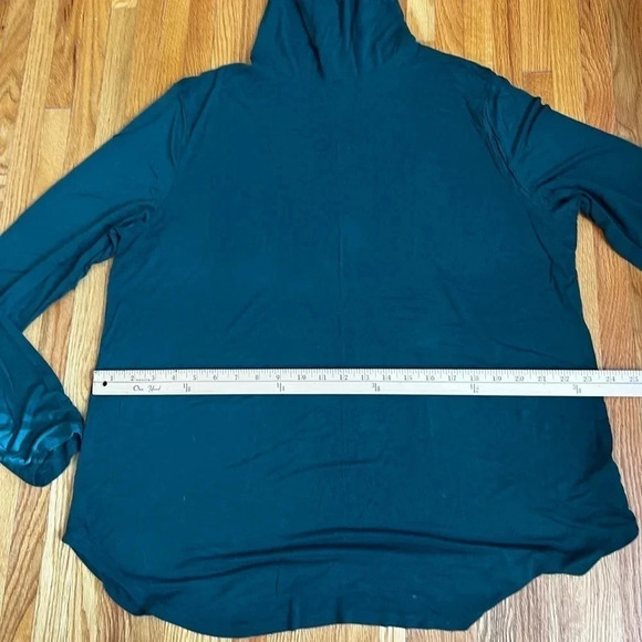 Old Navy luxe turtleneck - Picture 2 of 4